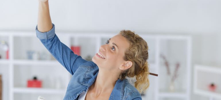 Woma painting the ceiling the same colour as the walls